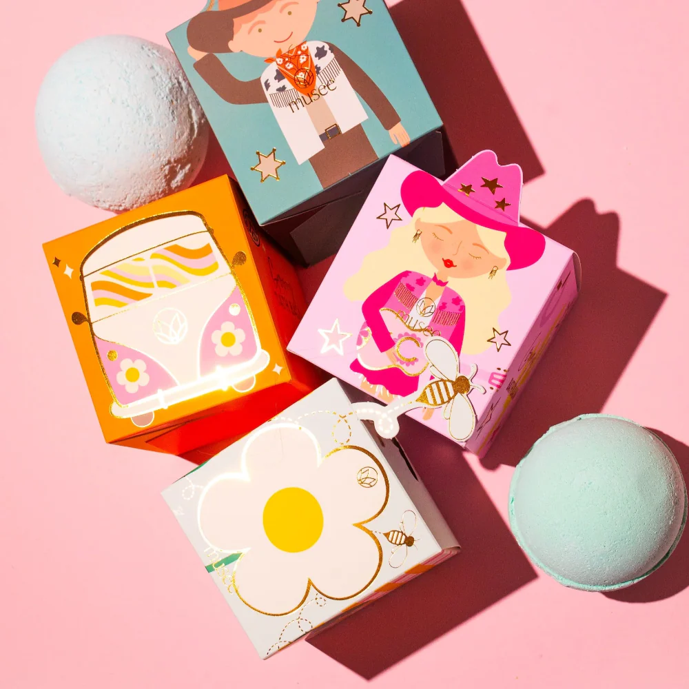 Oem&odm Cute Eco-friendly Cartoon Style 70g Individual Bath Fizzer Gift Wholesale Moisturizing Bath Bombs Natural Ingredients